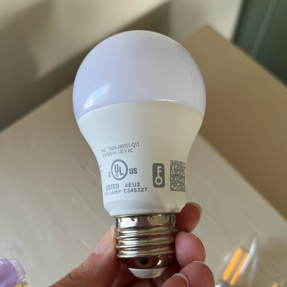 LED Smart Lightbulbs Lot - Picture 6 of 10